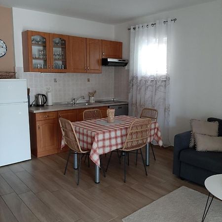 Apartman Mima Lejlighed Porat  Eksteriør billede
