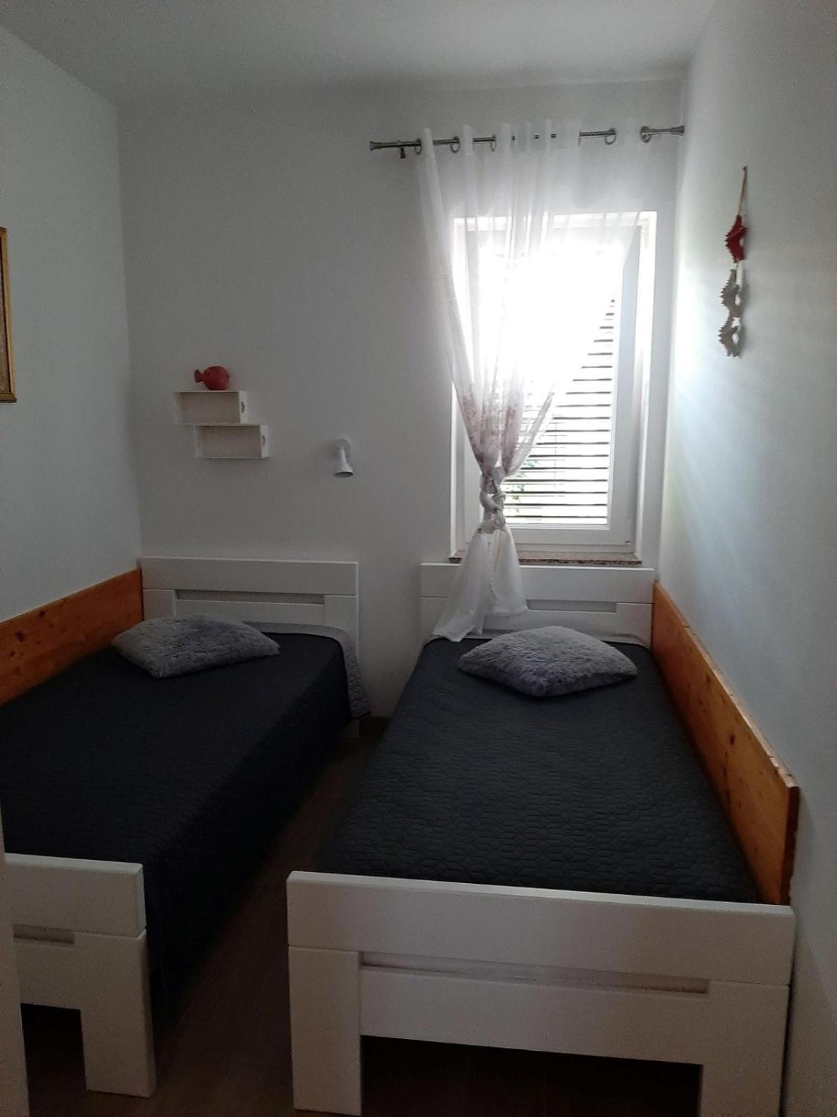 Apartman Mima Lejlighed Porat  Eksteriør billede